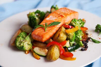 Balanced protein and vegetable meal for breaking a fast safely