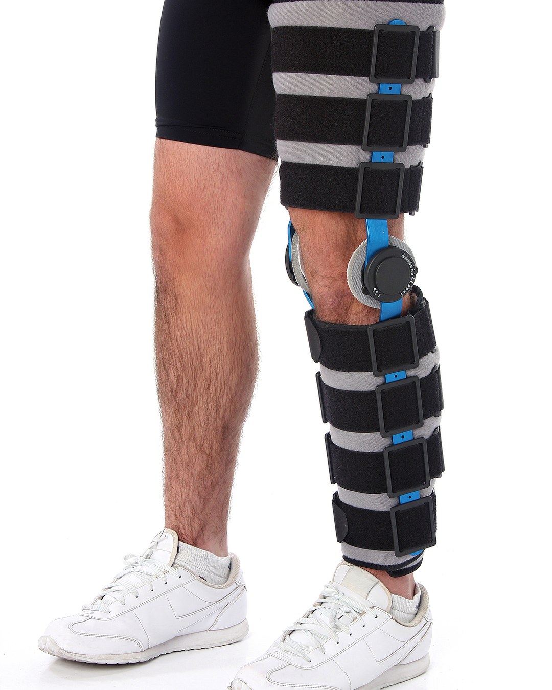 Sports Physio Auckland 2 Patient wearing a hinged knee brace during rehabilitation