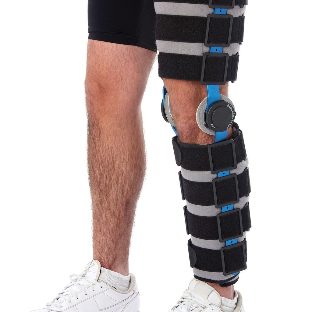 Knee Pain That Won’t Settle: Causes, Red Flags and What Actually Helps 3 Knee support used during rehabilitation after a knee injury